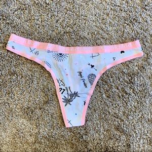 NWOT 2018 Victoria Secret Tropical Thong S